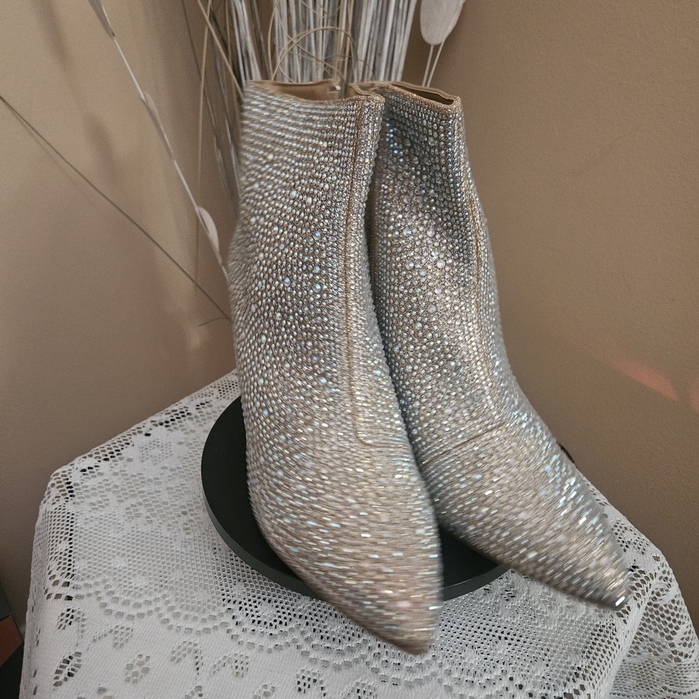 💖❣️Womens Forever Crystal Embellished Silver Ankle Booties - NWOT💞❤️